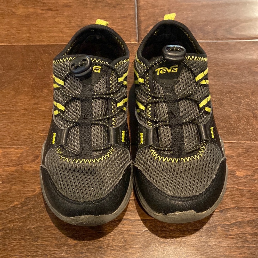 Kids Teva light weight sneakers